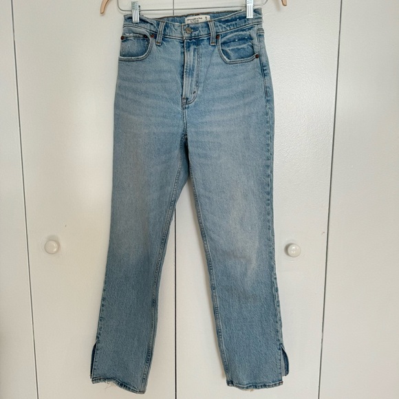 Abercrombie & Fitch Ultra High Rise 90s Straight Vent Hem Light Jean Size 26 2S - Picture 6 of 10